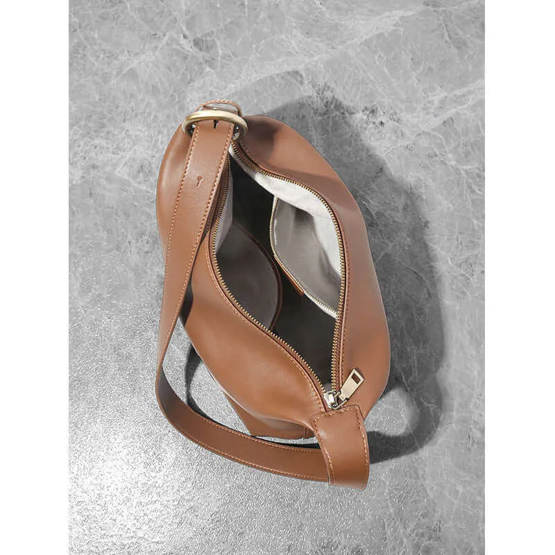 Soft Leather Shoulder Bag – Stylish & Versatile Everyday Accessory